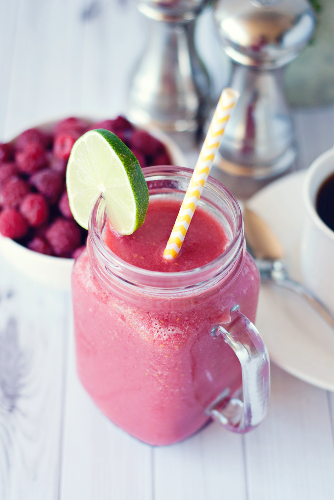 Get healthy this year with this simple and delicious berry smoothie!