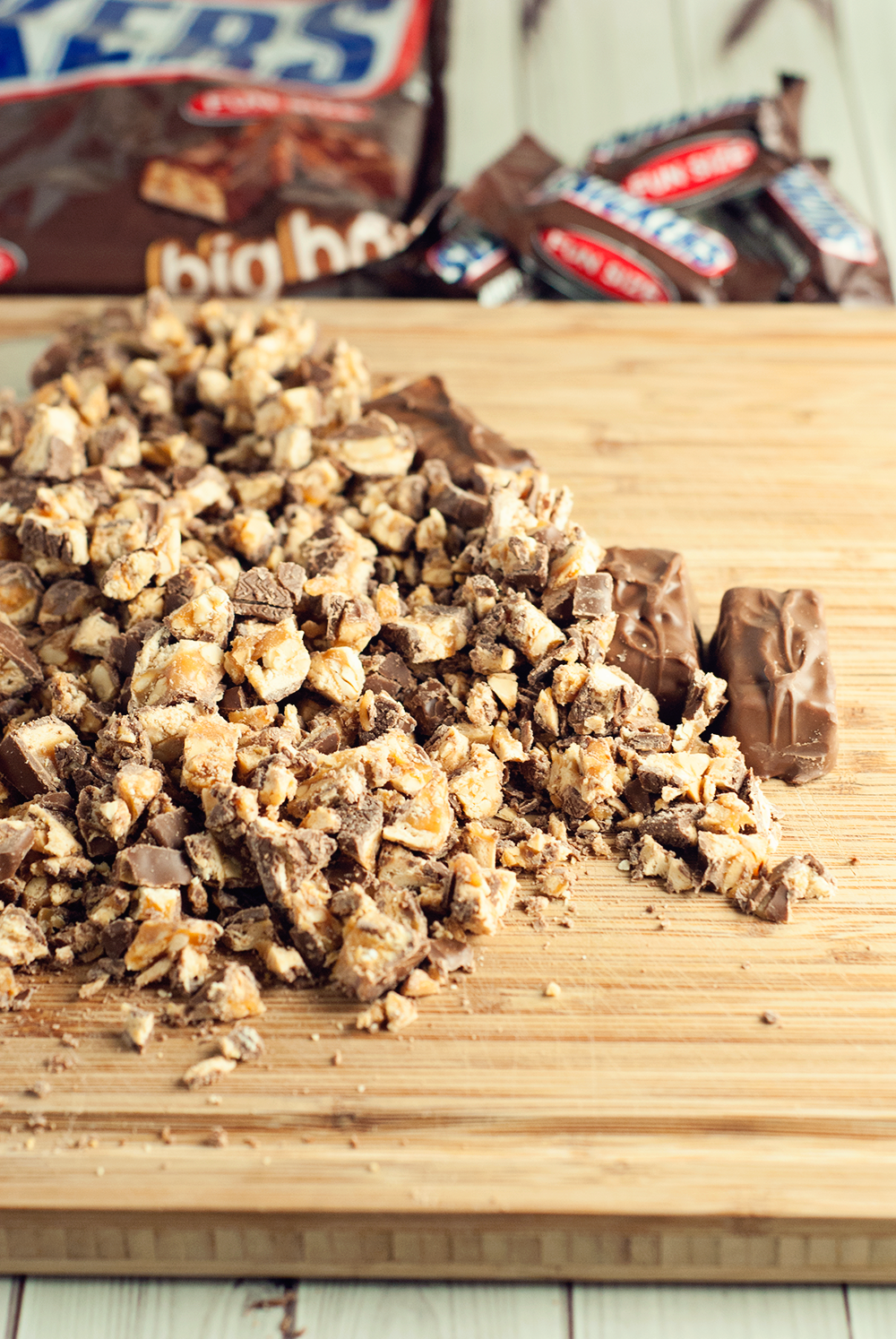 Salted-Caramel-Snickers-Cookie-Bars-6