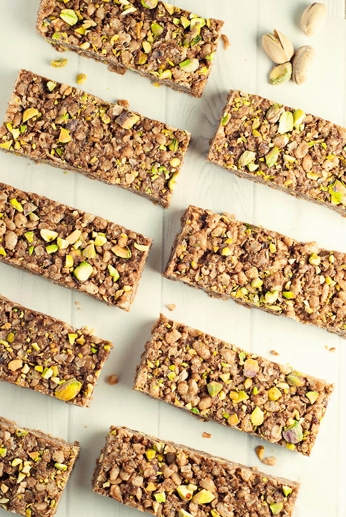 Make a delicious and healthy snack in minutes with these no-bake chocolate nut butter granola bars!