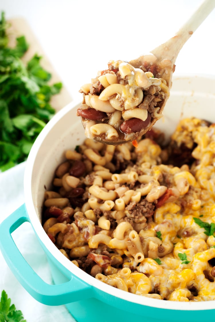 You could call it a one pot wonder or a 30 minute meal, but either way, this One Pot Chili Mac and Cheese is bound to be a dinner staple in no time! | asimplepantry.com
