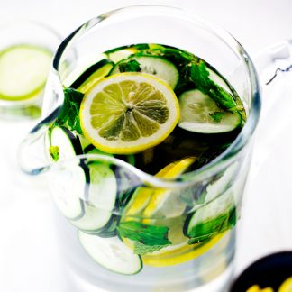 Your body will thank you when you whip up this amazing Lemon Cucumber Detox Water! | asimplepantry.com