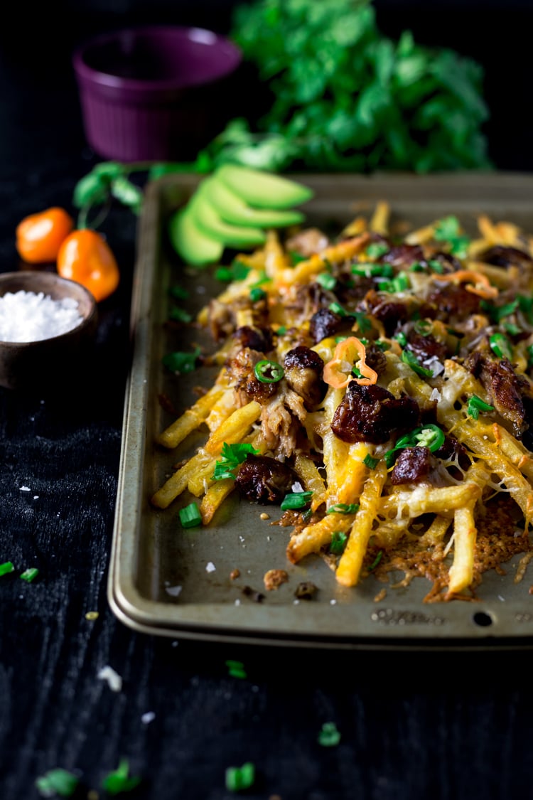 Get your noms on with this super easy Spicy Southwestern Cheese Fries! Ready in just 30 minutes and perfect for any appetite! | asimplepantry.com