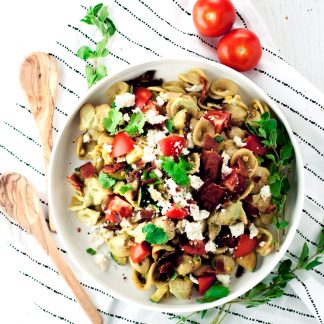 Throw out that boring old pasta salad and say hello to delicious with this Bacon Pasta Salad featuring and amazing Avocado Crema Sauce! | asimplepantry.com