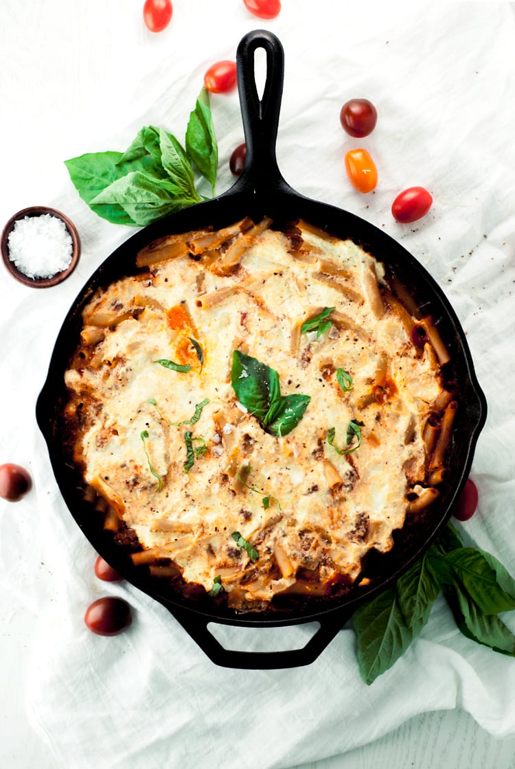 Comfort food just got easier with this amazing Baked Ziti One Pan Pasta! It's delicious and ready in just 30 minutes! | asimplepantry.com
