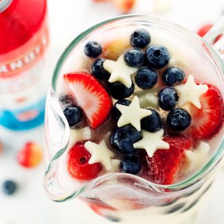 Show your spirit this Olympics by indulging in this simply delicious Patriotic Vodka Lemonade Spritzer! | asimplepantry.com