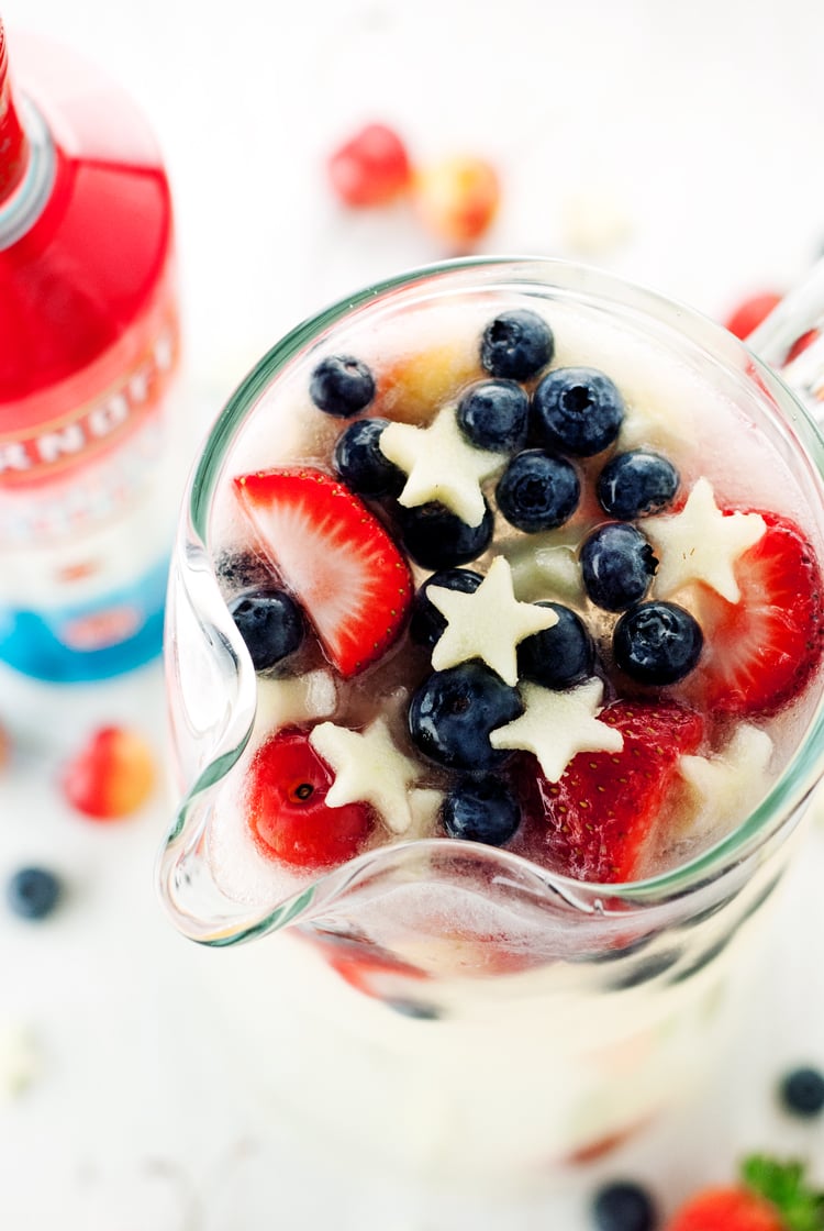 Show your spirit this Olympics by indulging in this simply delicious Patriotic Vodka Lemonade Spritzer! | asimplepantry.com