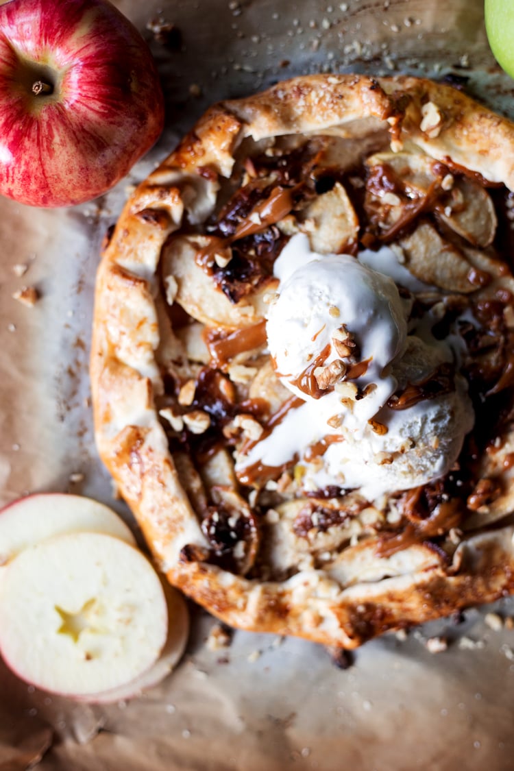This is the best fall dessert you'll ever try, so get baking with this Dulce De Leche Apple Galette today! | asimplepantry.com