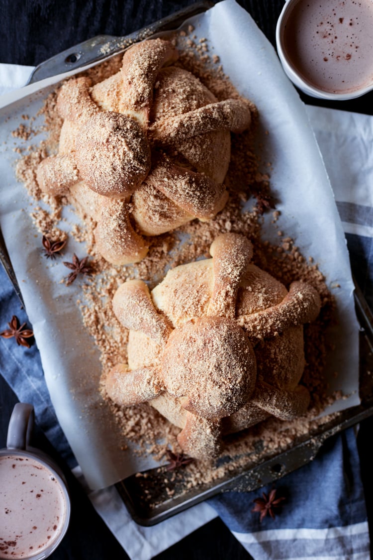 Get ready for Dia de los Muertos with this iconic Pan de Muerto, or rather, Bread of the Dead! Featuring citrus and anise flavors, this bread is a true treat! | asimplepantry.com