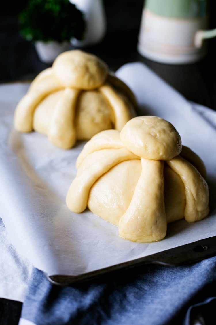 Get ready for Dia de los Muertos with this iconic Pan de Muerto, or rather, Bread of the Dead! Featuring citrus and anise flavors, this bread is a true treat! | asimplepantry.com