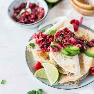 In terms of easy Mexican recipes, these quick and tasty pulled pork quesadilla tacos with spicy raspberry salsa are ready in 30 minutes! Dinner is served! | asimplepantry.com