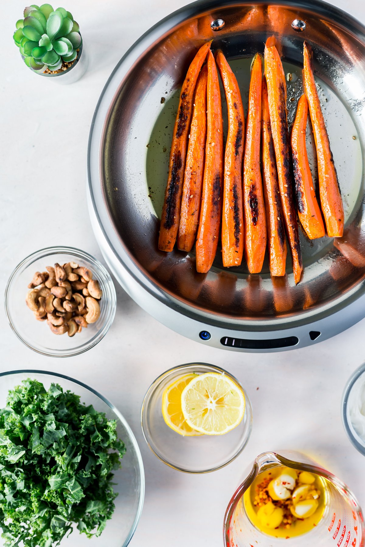 The perfect side dish to any meal, this roasted carrots and kale salad with za'atar seasoning will quickly become a family favorite at dinner! An easy recipes win! | asimplepantry.com
